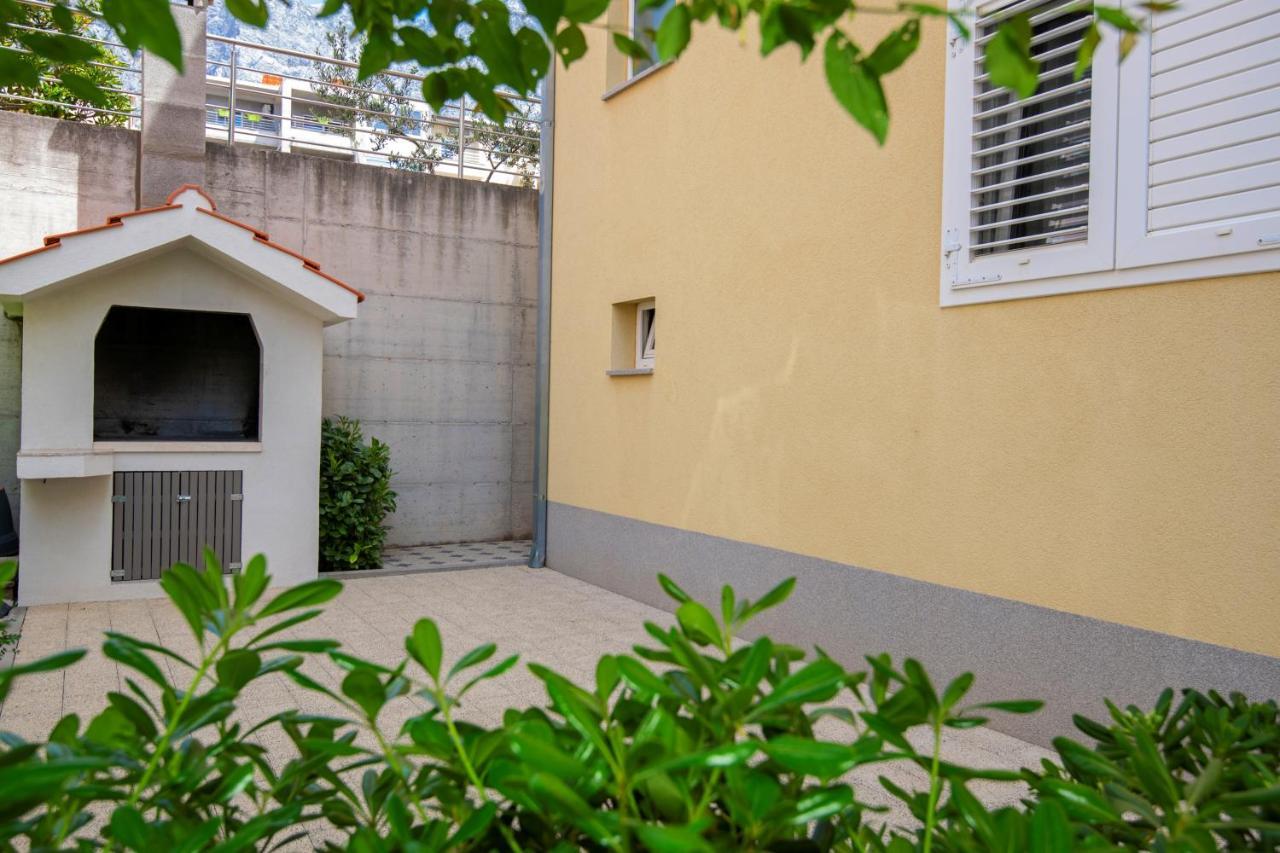 Apartment With Free And Private Parking Makarska Kültér fotó