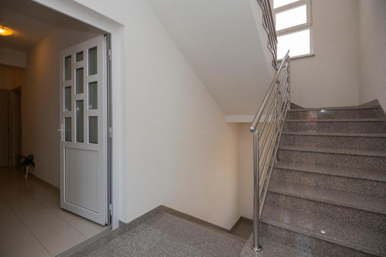 Apartment With Free And Private Parking Makarska Kültér fotó