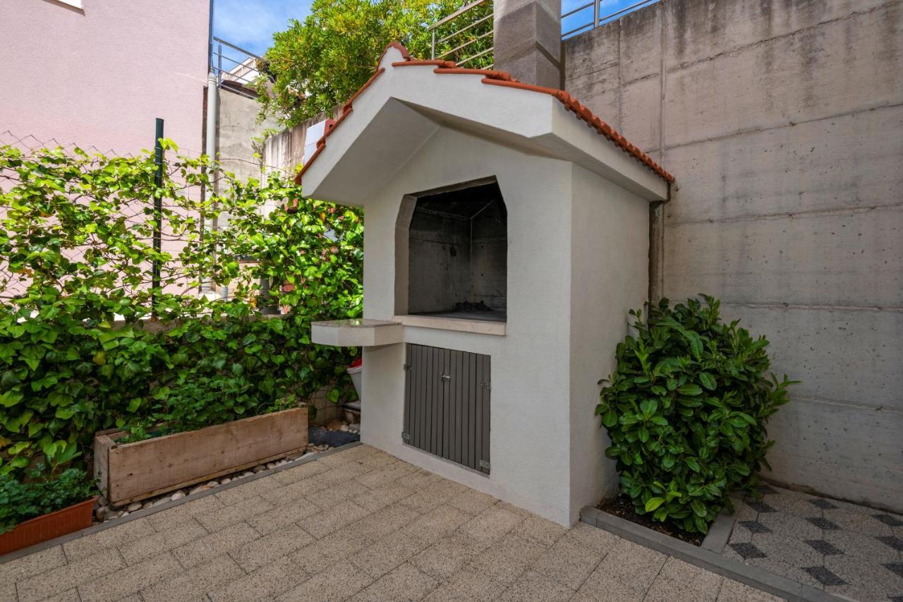 Apartment With Free And Private Parking Makarska Kültér fotó