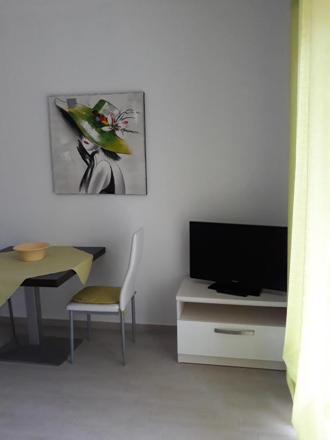 Apartment With Free And Private Parking Makarska Kültér fotó